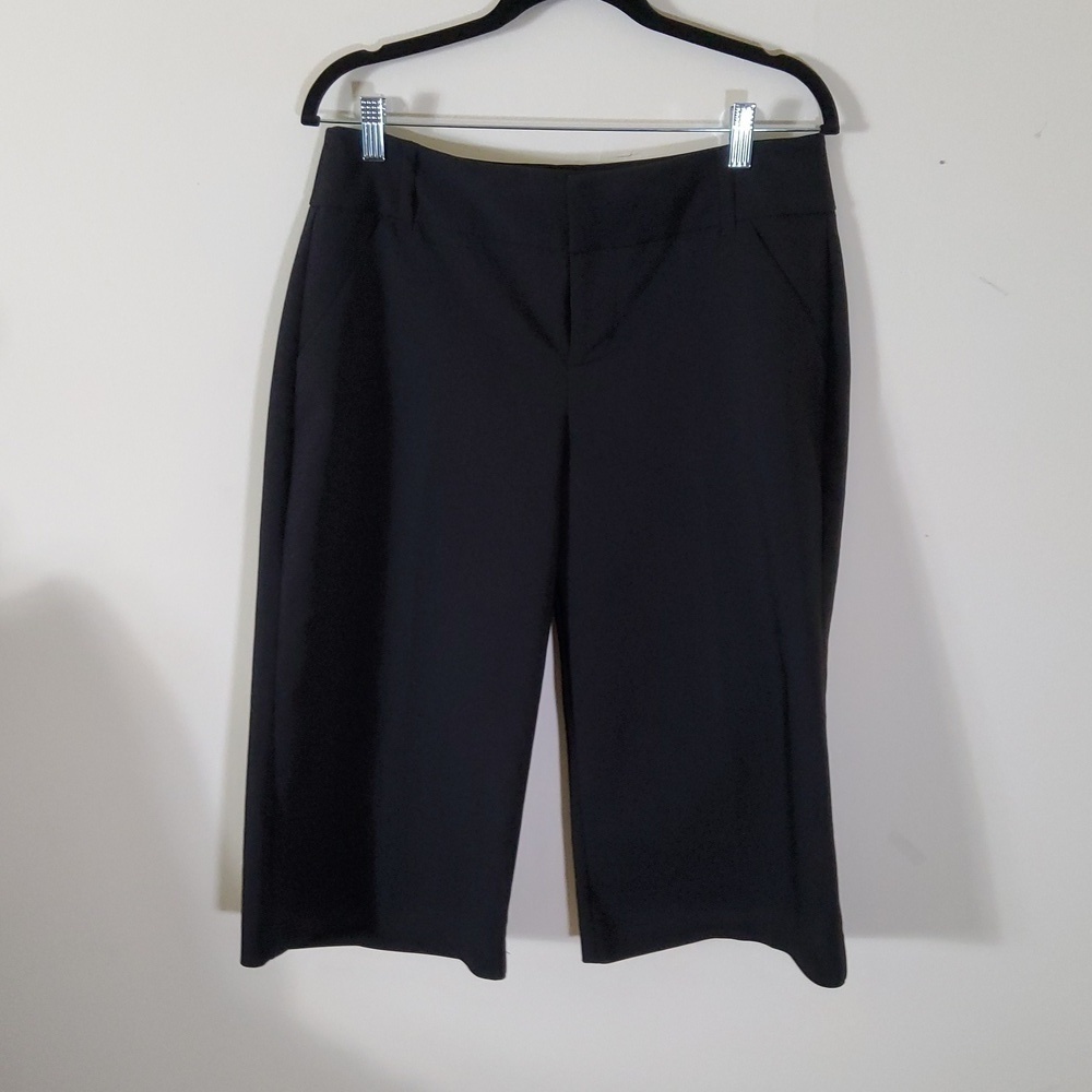 ELLE Women's Black Capri Size 8